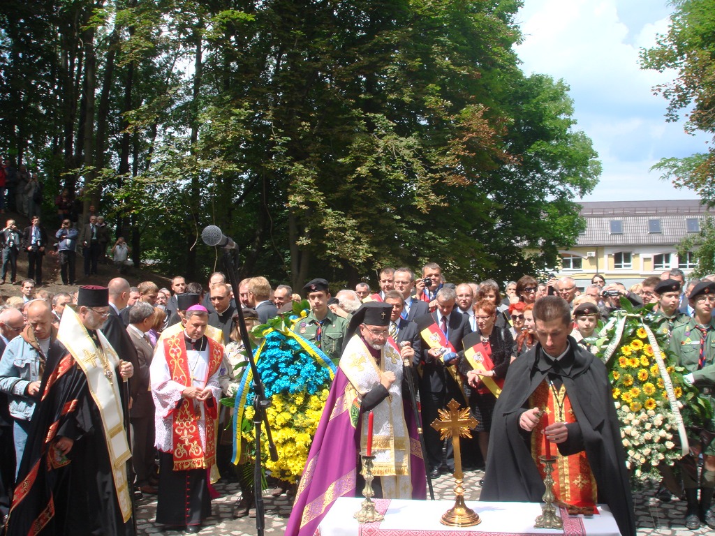 Odsloniecie Pomnika na Wzgorzach Wuleckich13.JPG